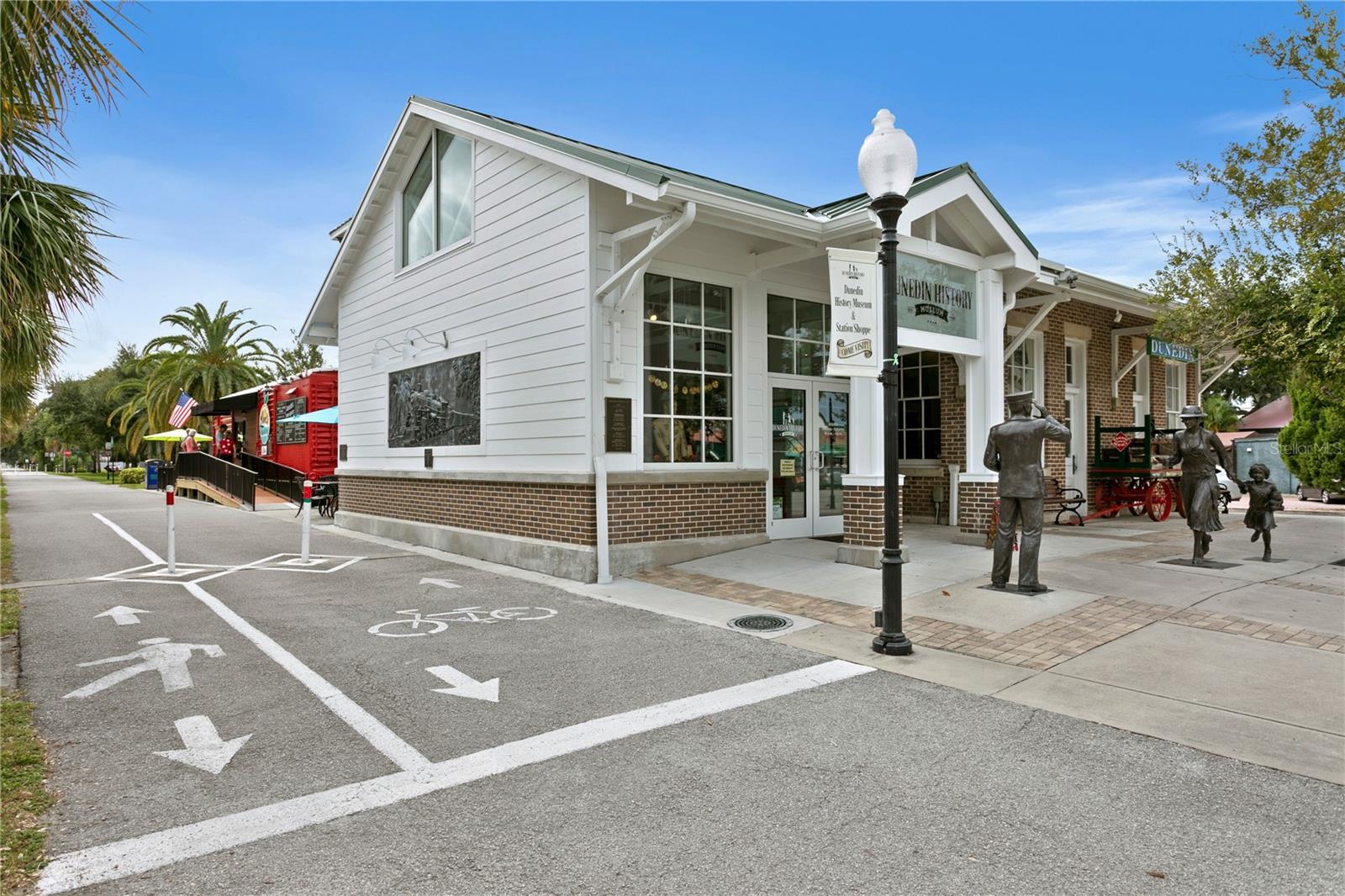 902 BELTREES ST — photo 36
