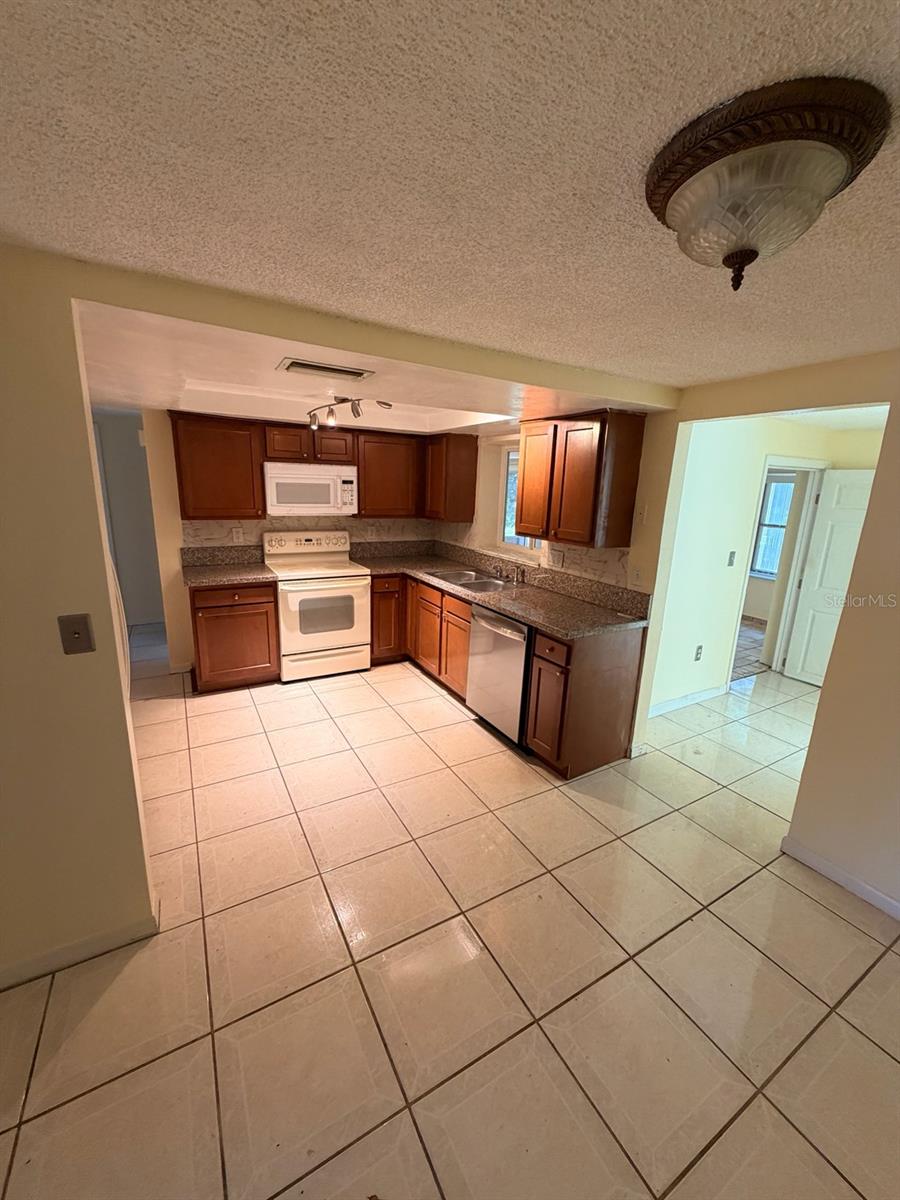 7235 REDBUD CT — photo 12