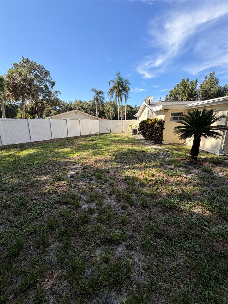 7235 REDBUD CT — photo 22