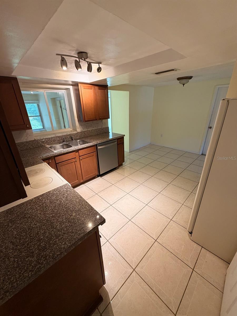 7235 REDBUD CT — photo 13