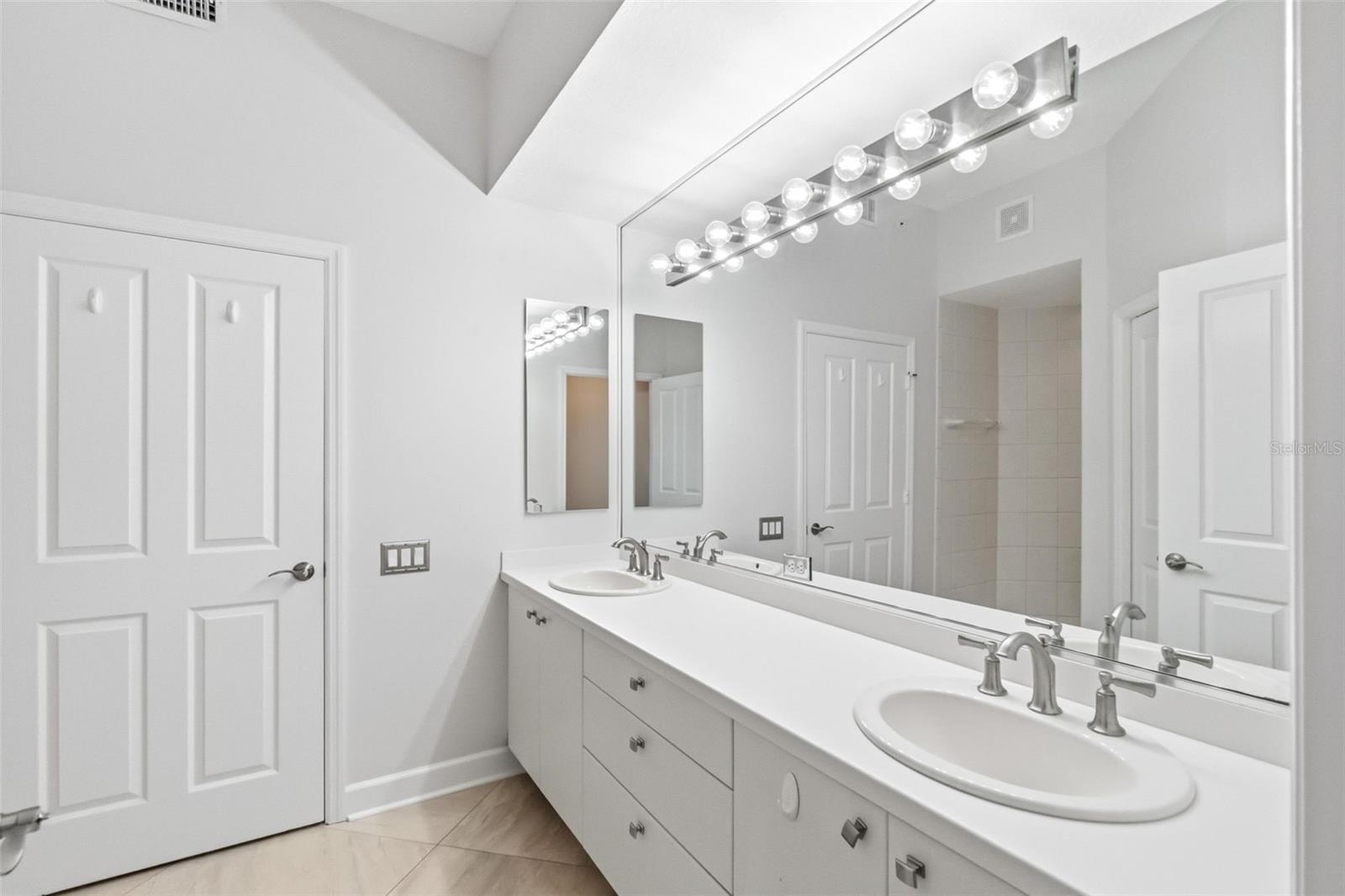 5264 BOUCHARD CIR #102 — photo 14
