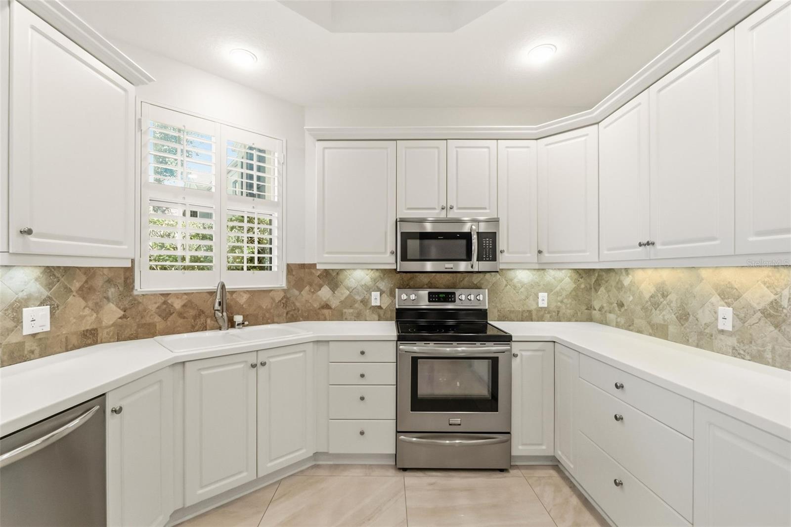 5264 BOUCHARD CIR #102 — photo 16
