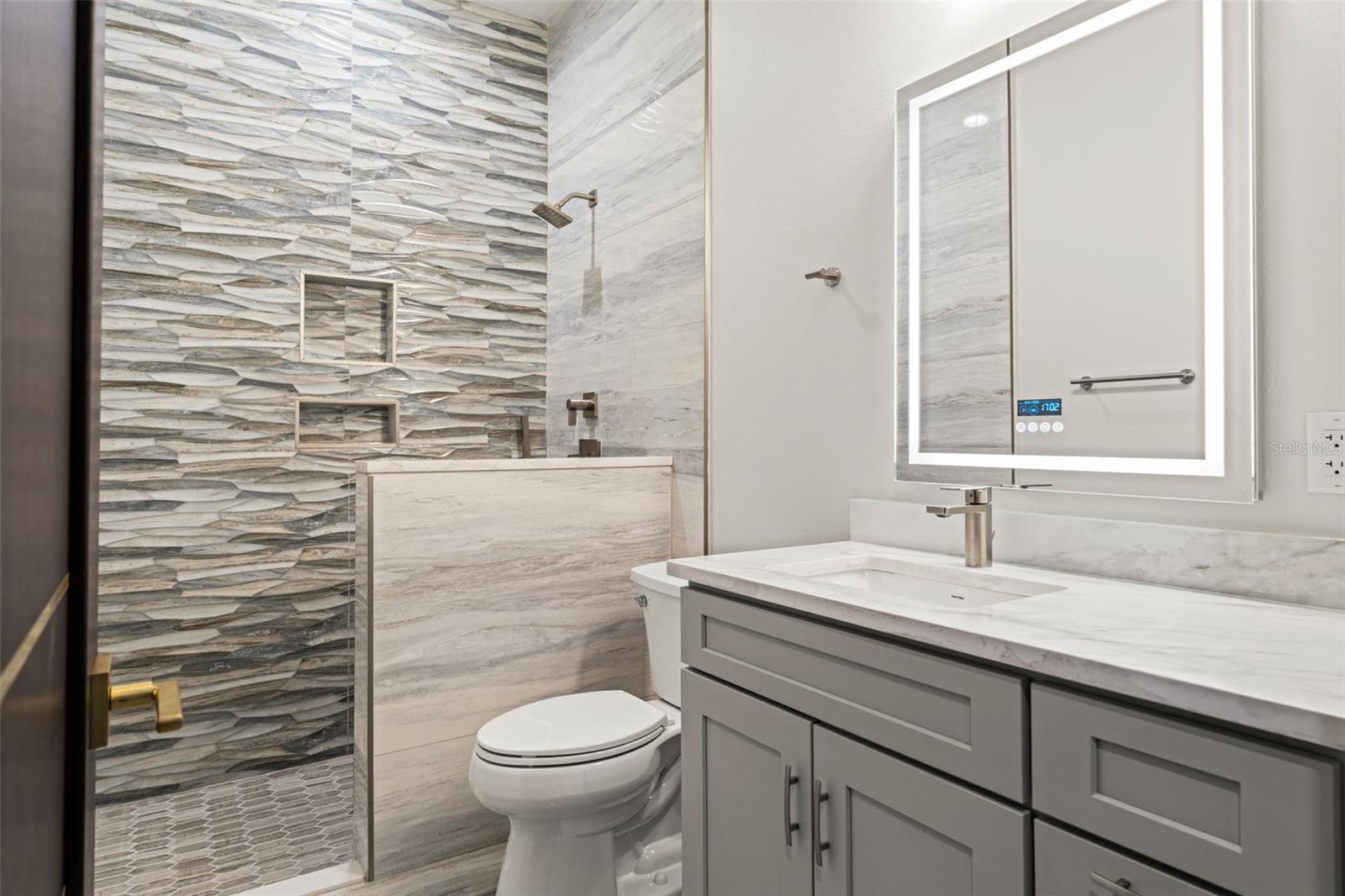 10700 PONTOFINO CIR — photo 58