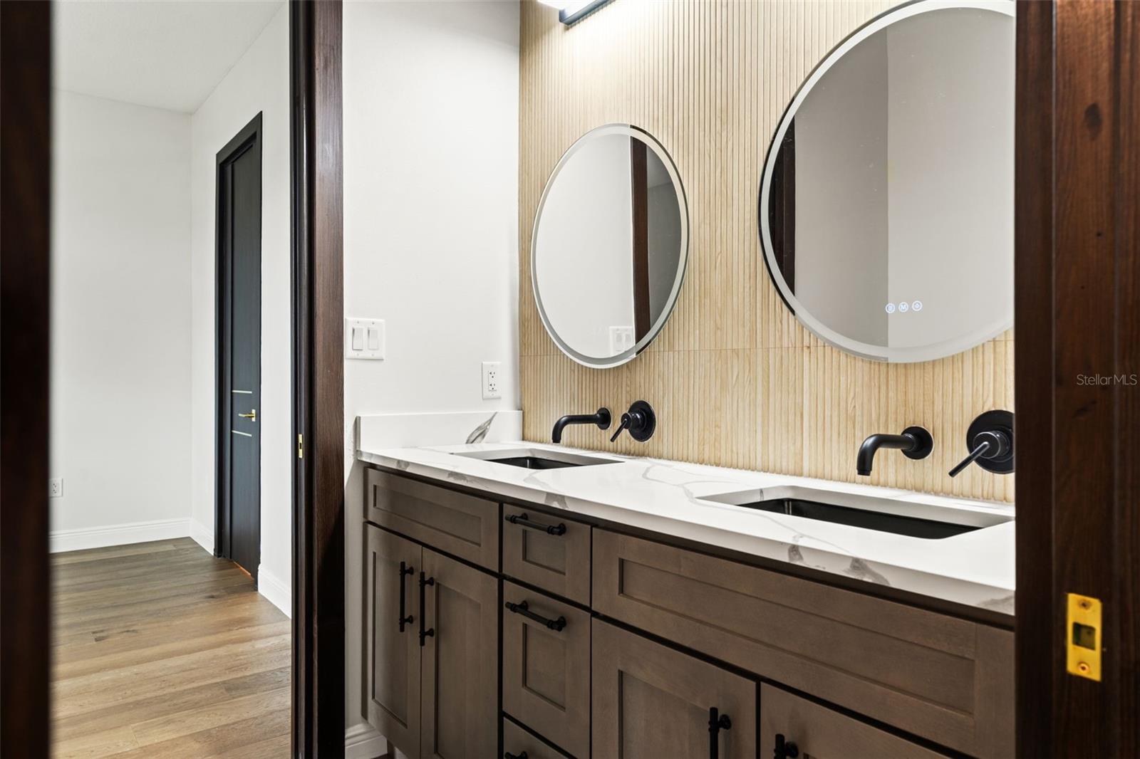 10700 PONTOFINO CIR — photo 46