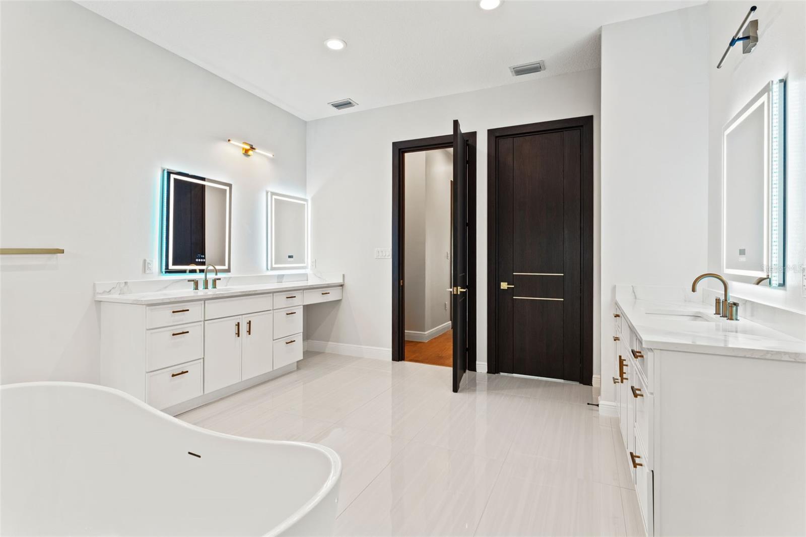 10700 PONTOFINO CIR — photo 32
