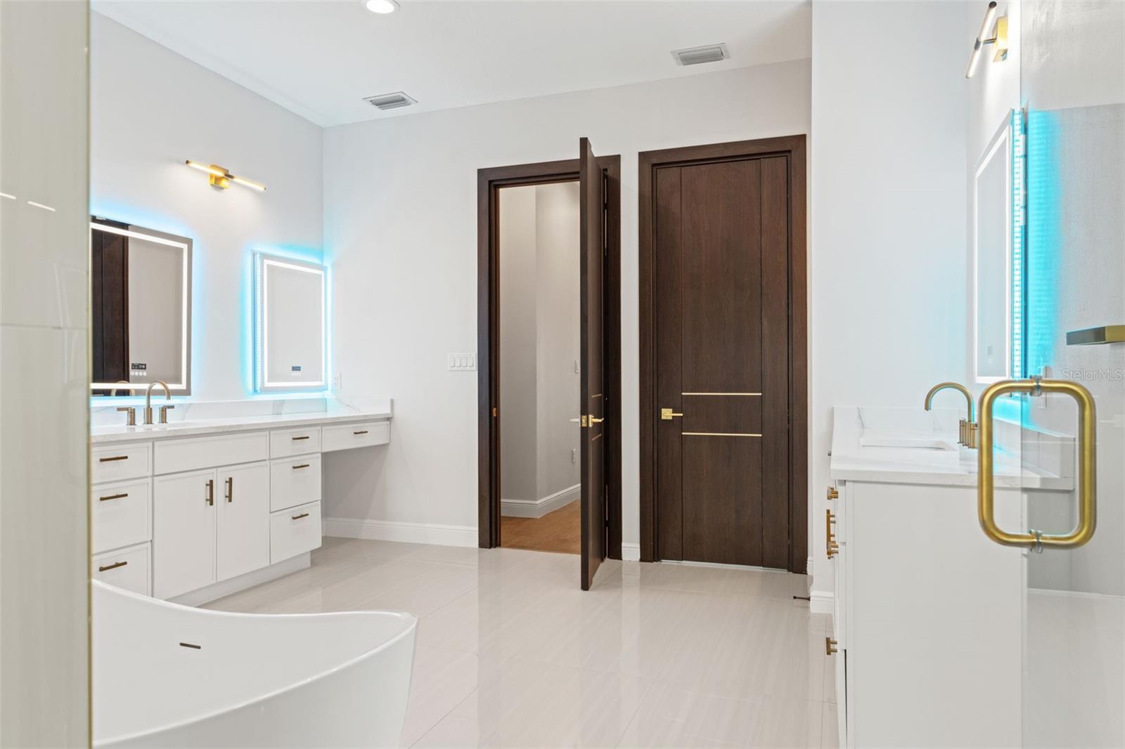 10700 PONTOFINO CIR — photo 39