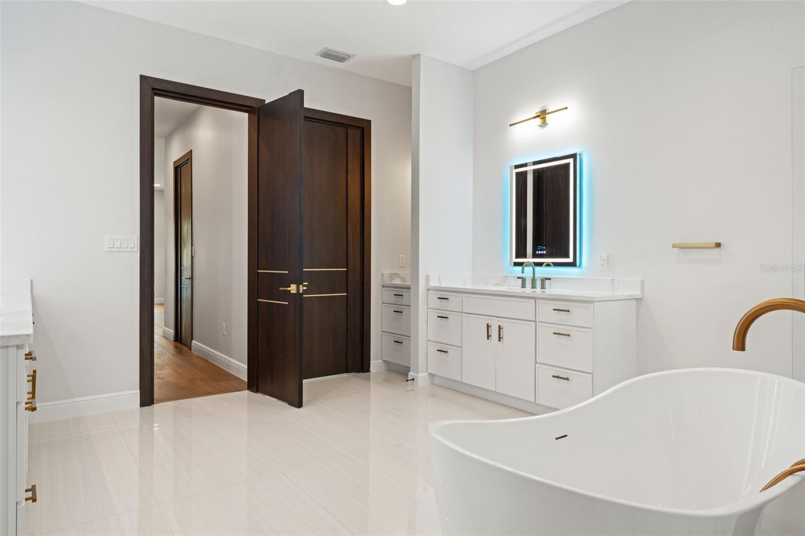 10700 PONTOFINO CIR — photo 37
