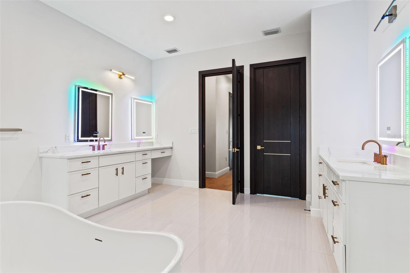 10700 PONTOFINO CIR — photo 33