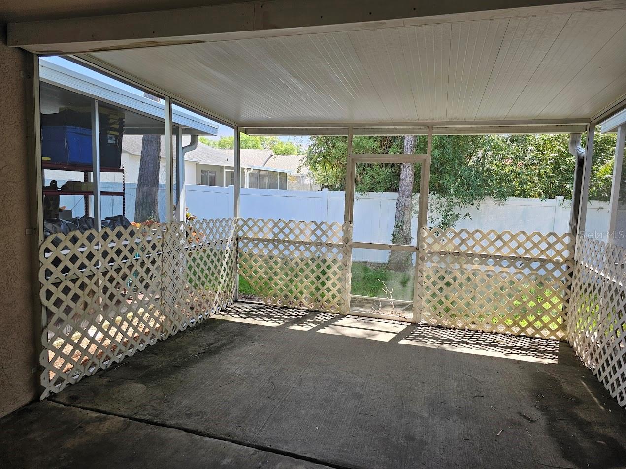 2053 FLUORSHIRE DR — photo 20
