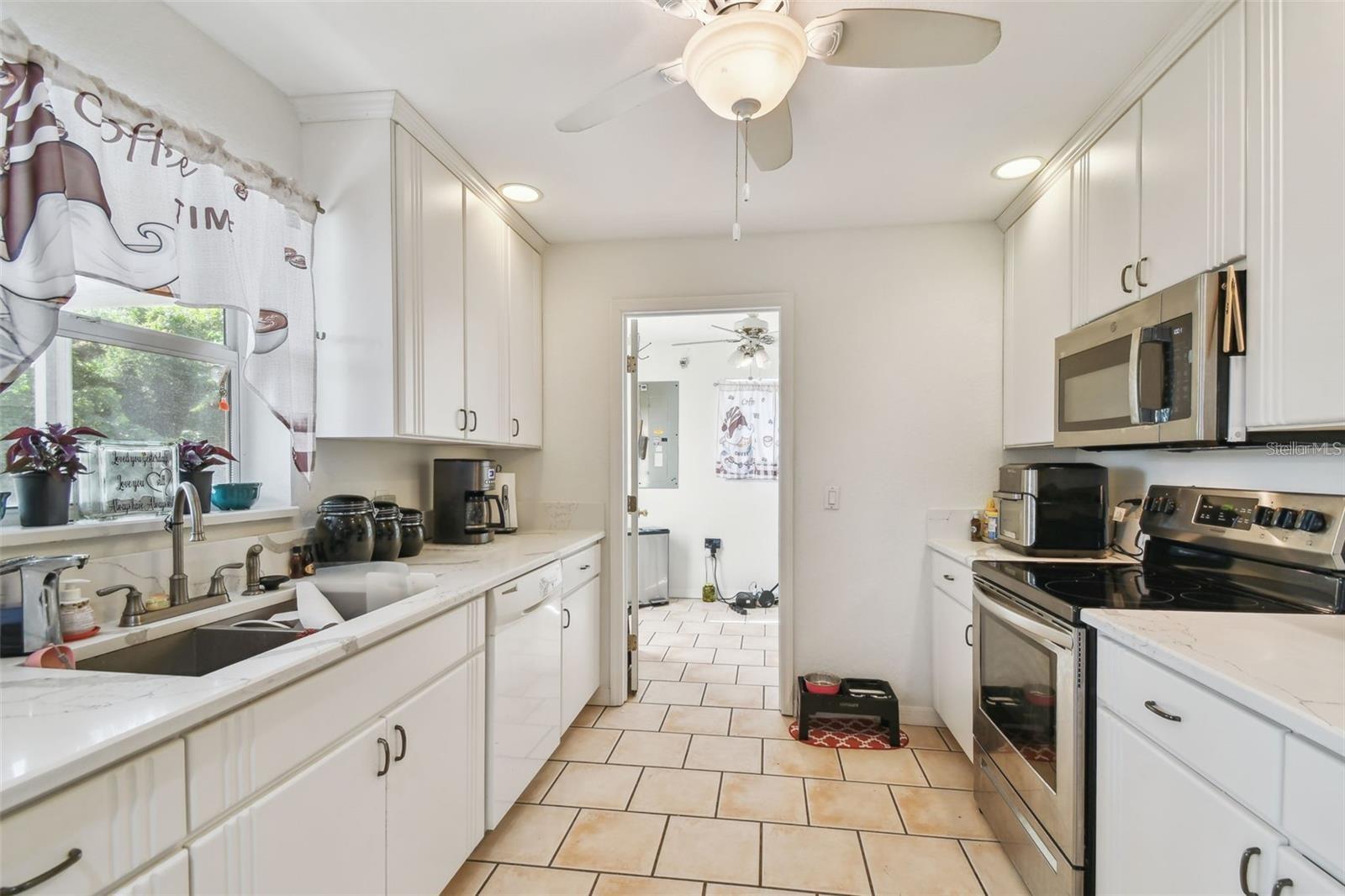 317 SHORE DR E — photo 11