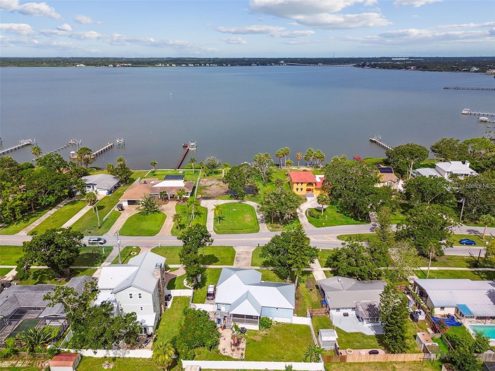 317 SHORE DR E — photo 38