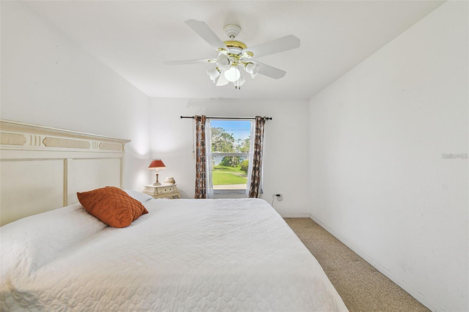 317 SHORE DR E — photo 15