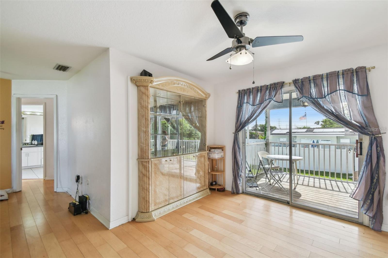 317 SHORE DR E — photo 36