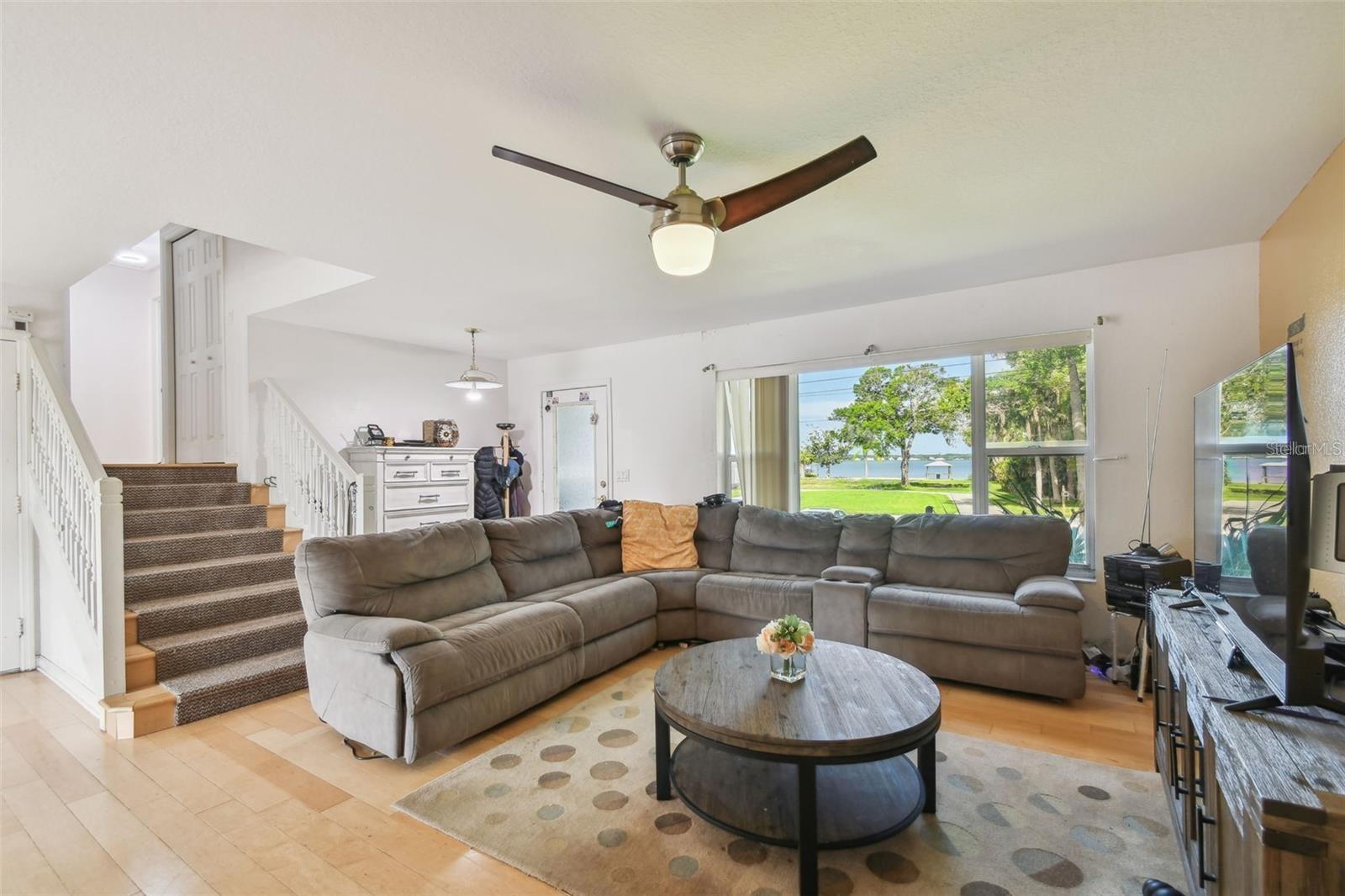 317 SHORE DR E — photo 20