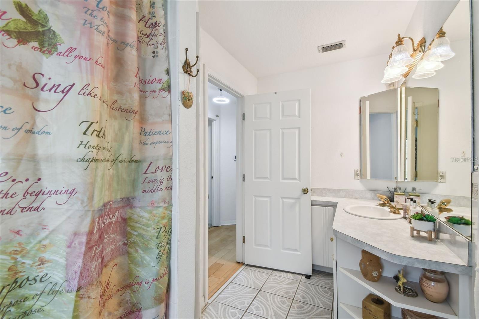 317 SHORE DR E — photo 33