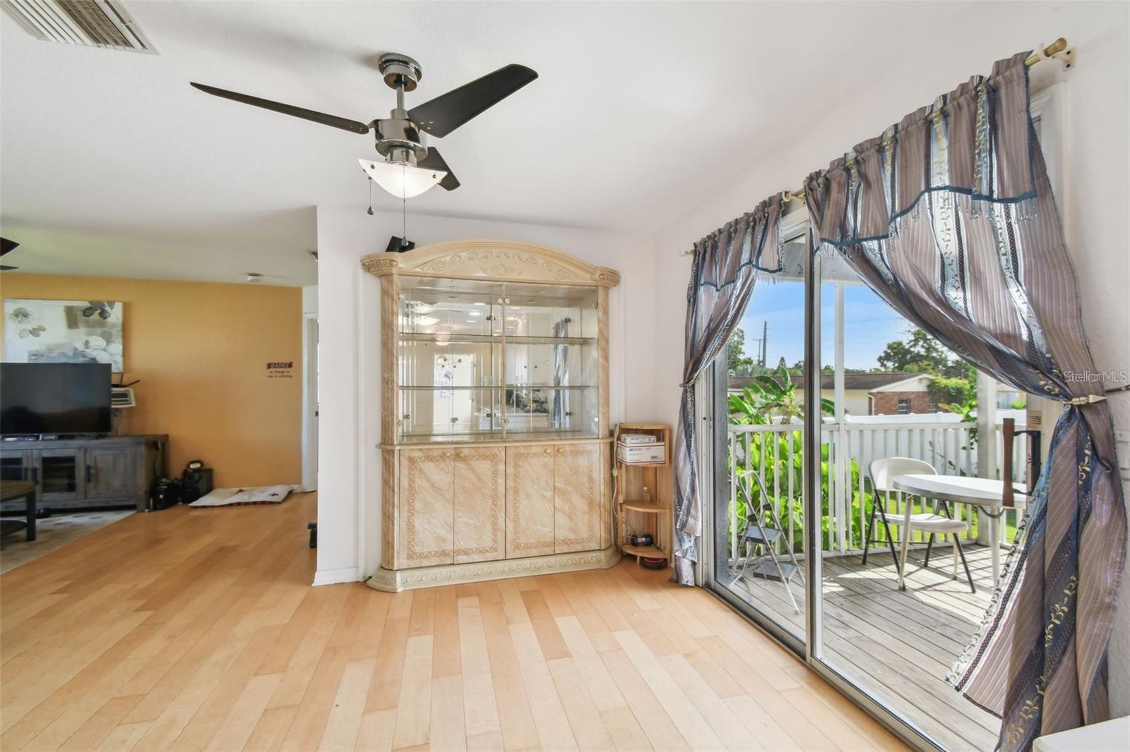 317 SHORE DR E — photo 28