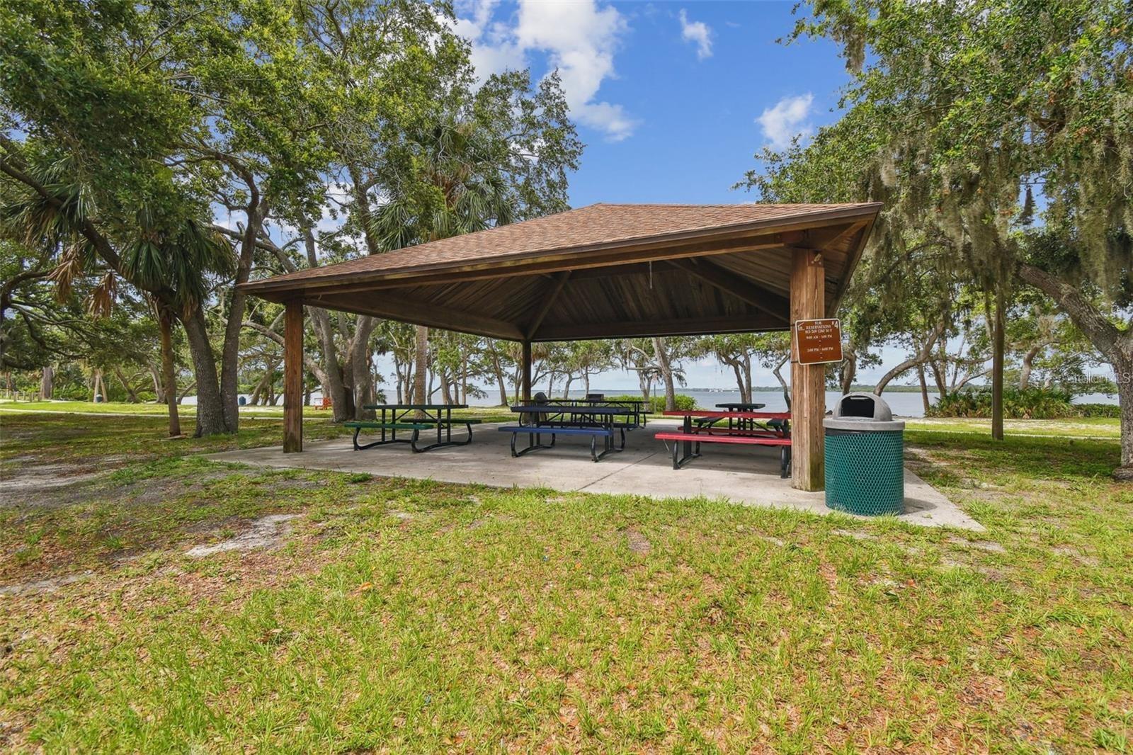 317 SHORE DR E — photo 41