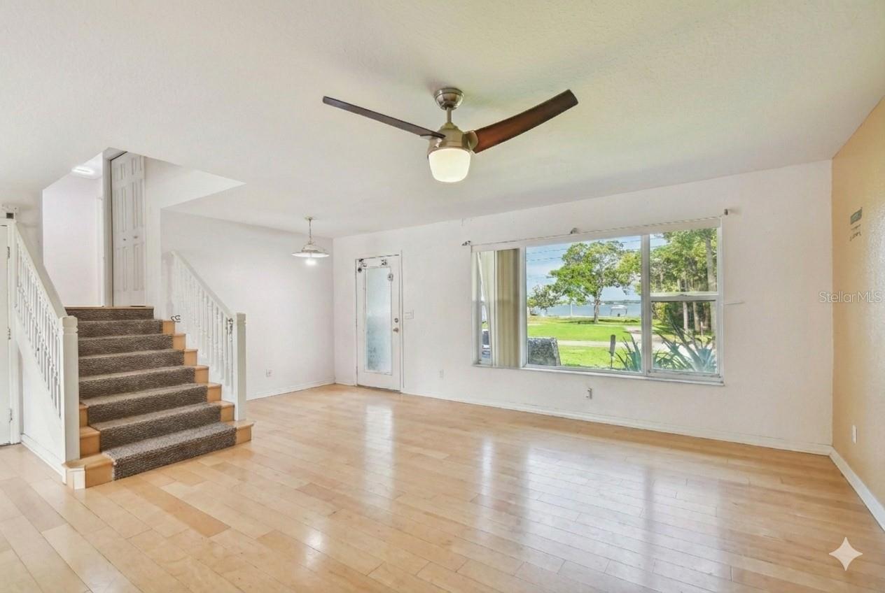 317 SHORE DR E — photo 21