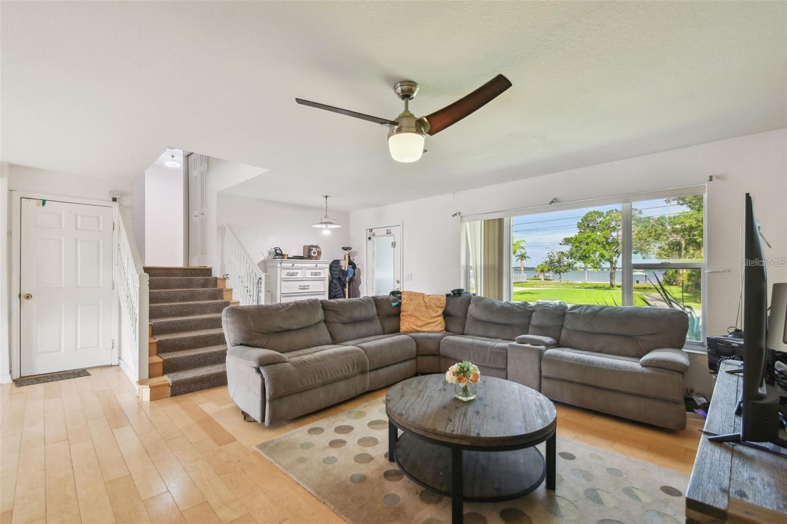317 SHORE DR E — photo 18