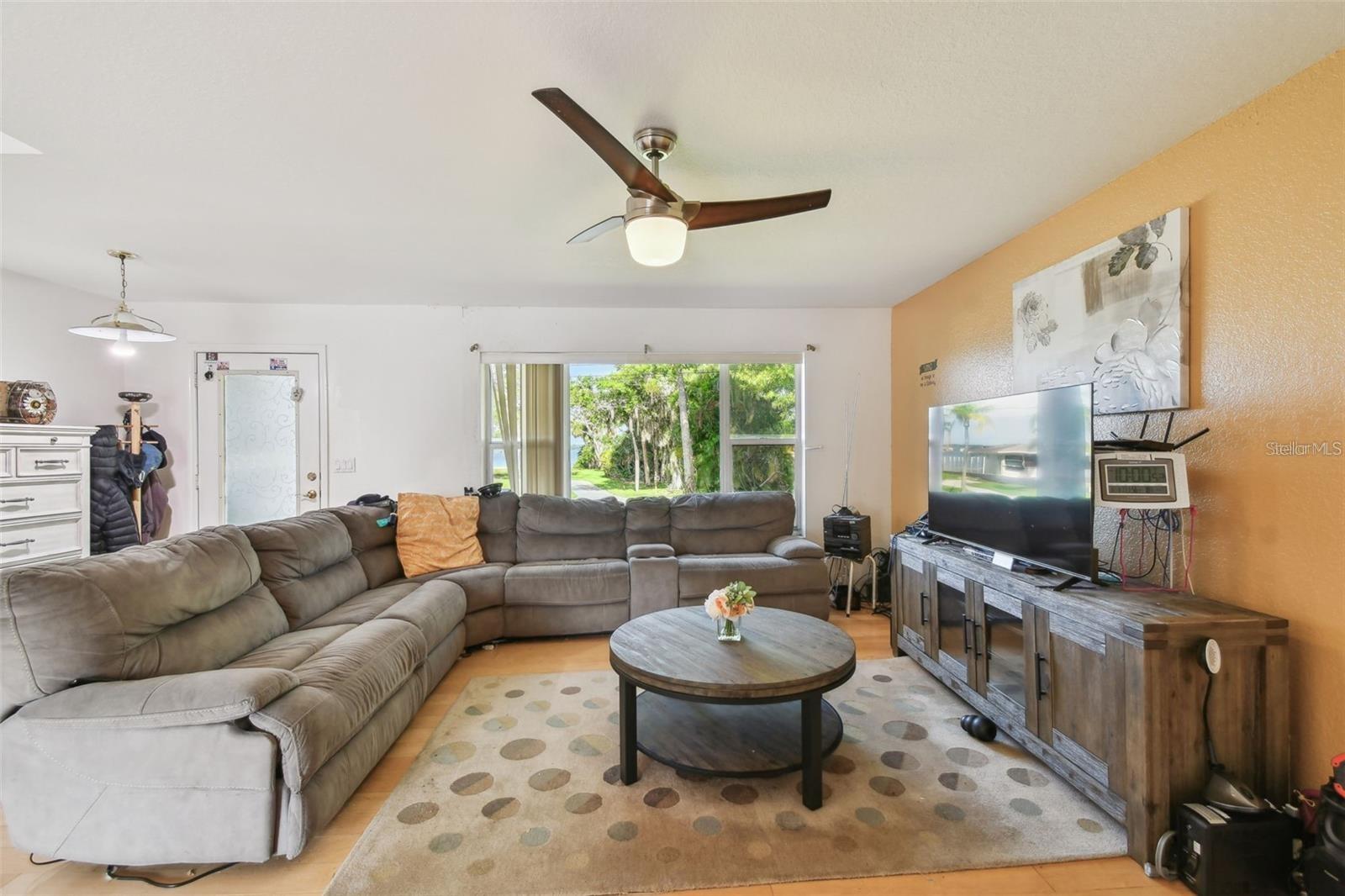 317 SHORE DR E — photo 35