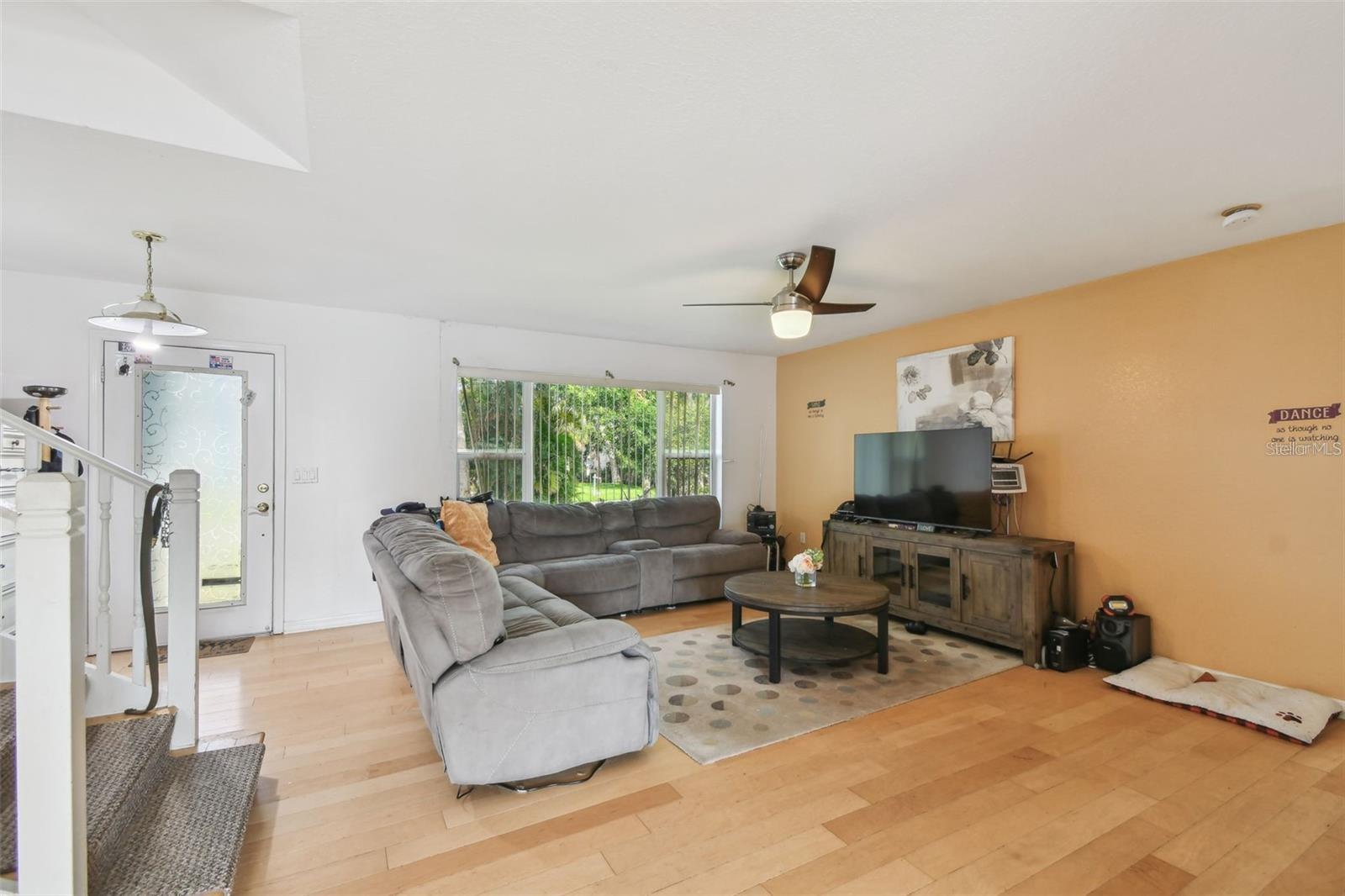 317 SHORE DR E — photo 34