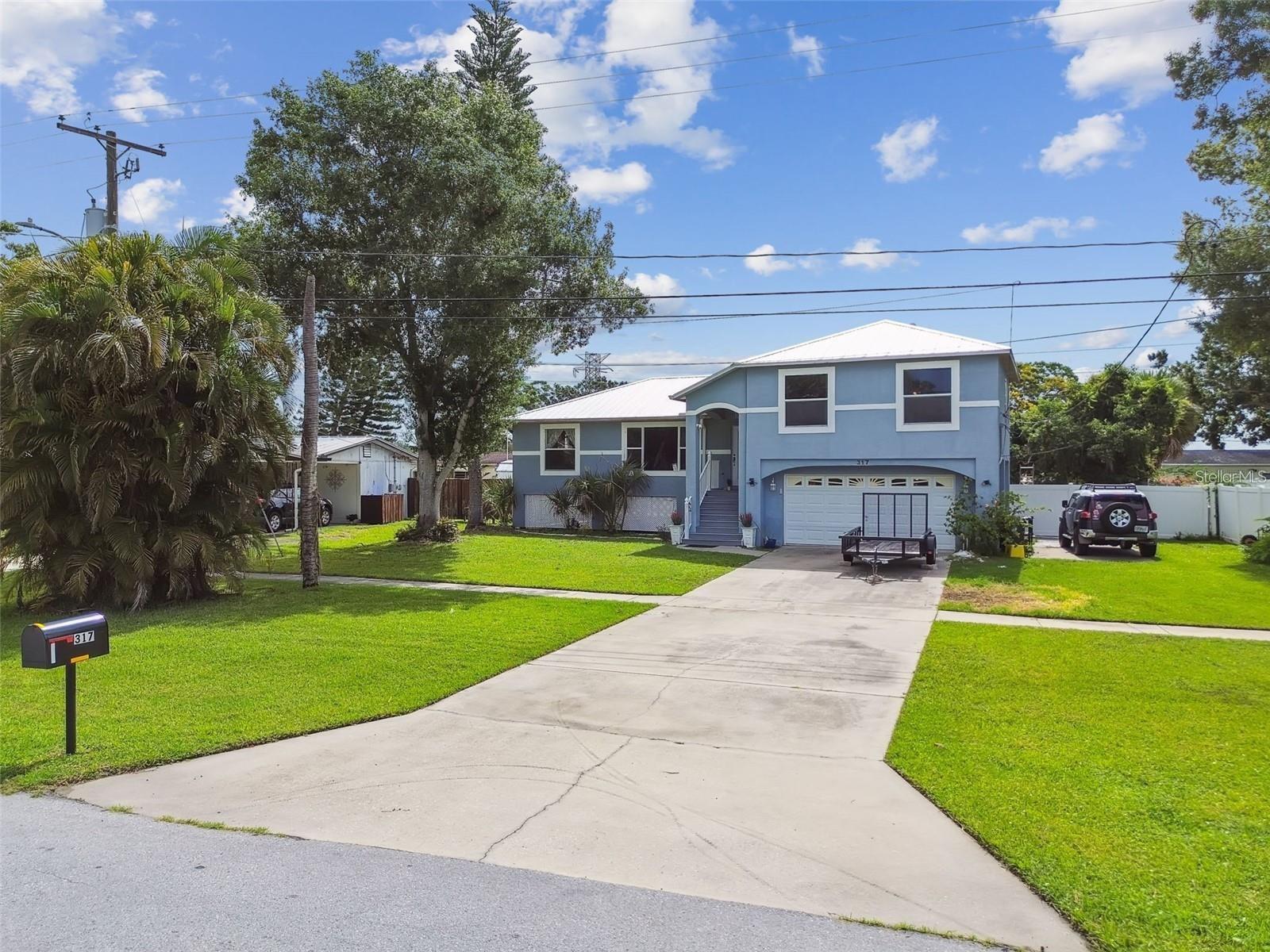 317 SHORE DR E — photo 3