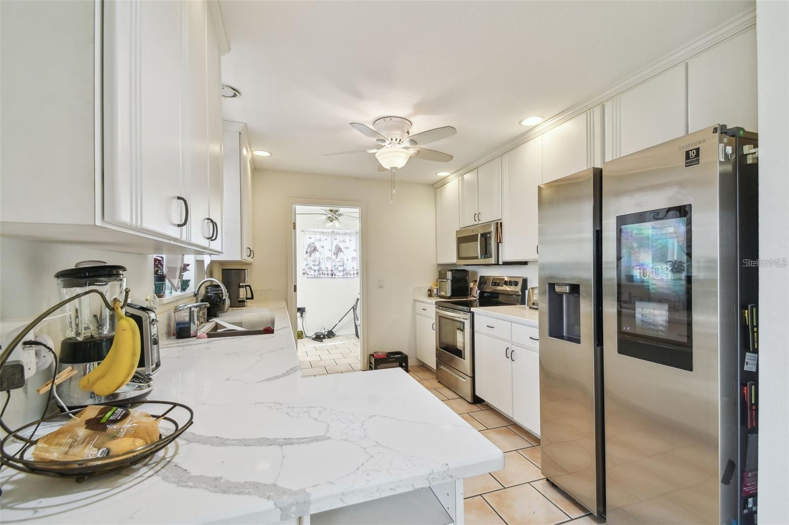 317 SHORE DR E — photo 12