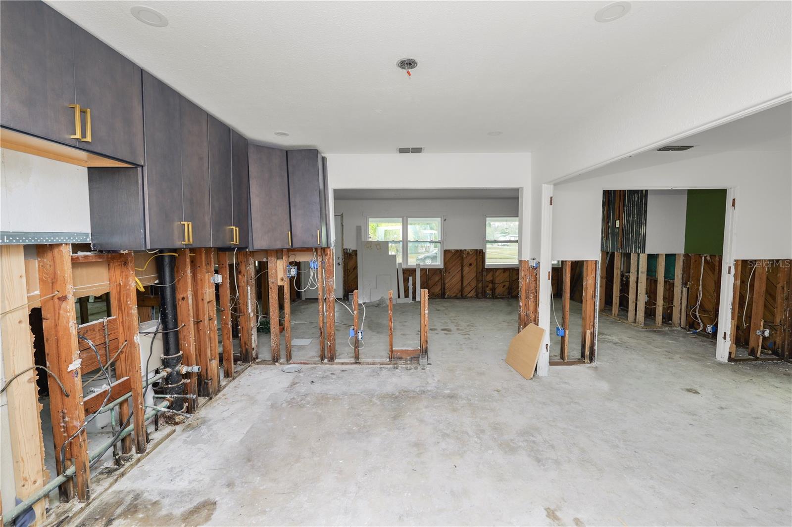 8100 OVERLOOK PL NE — photo 10