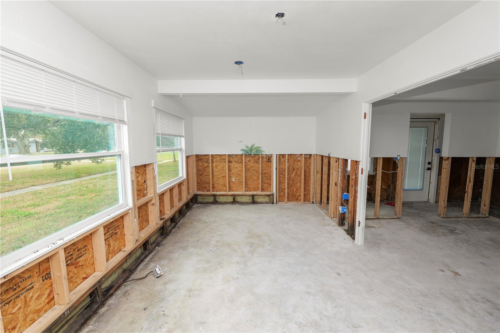 8100 OVERLOOK PL NE — photo 6