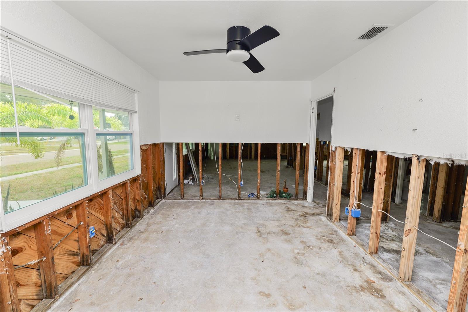 8100 OVERLOOK PL NE — photo 12