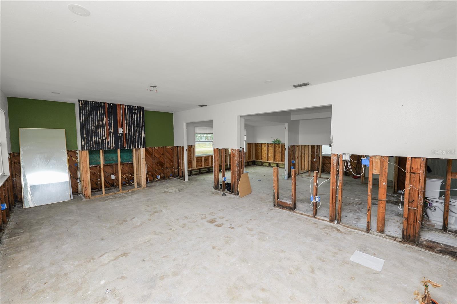 8100 OVERLOOK PL NE — photo 4