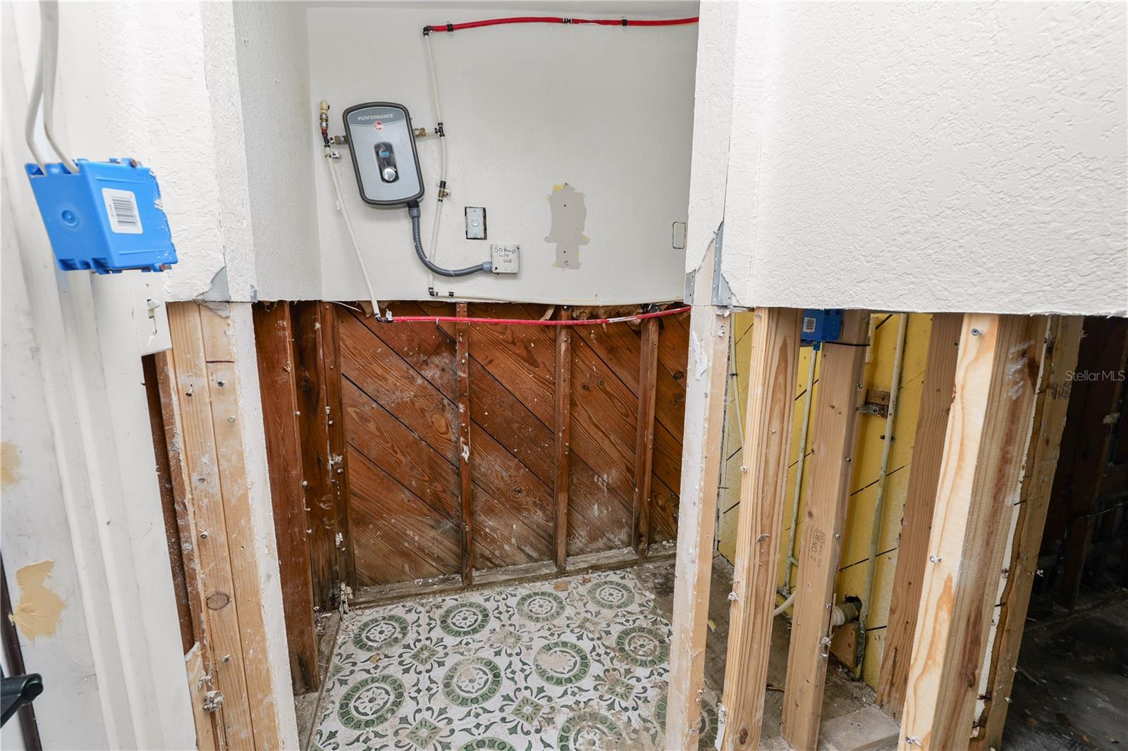 8100 OVERLOOK PL NE — photo 24