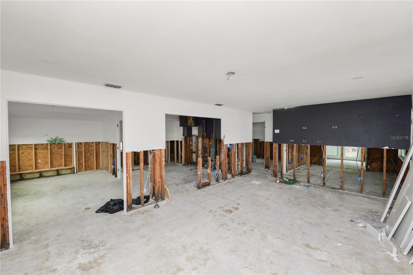 8100 OVERLOOK PL NE — photo 8