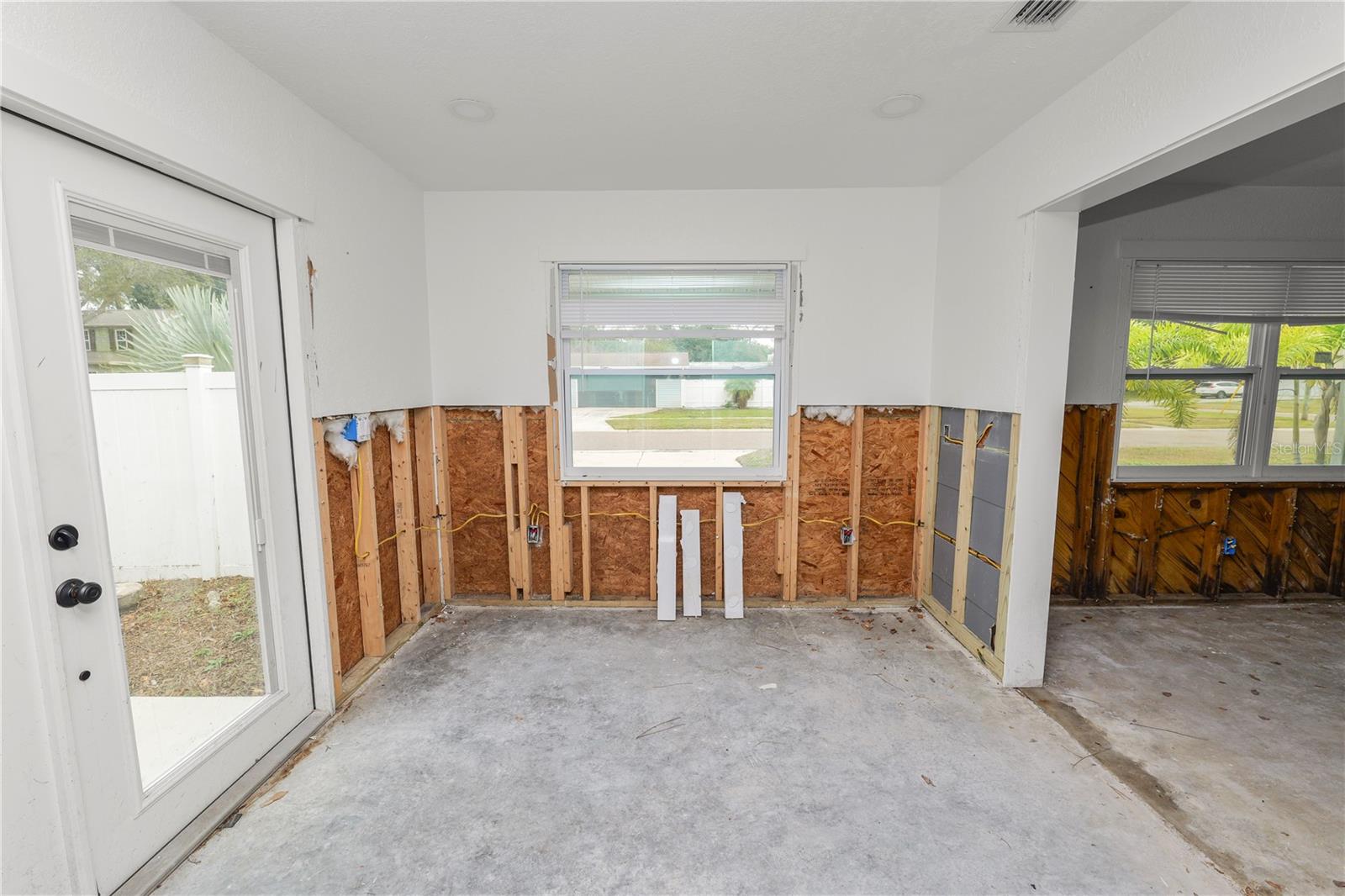 8100 OVERLOOK PL NE — photo 19