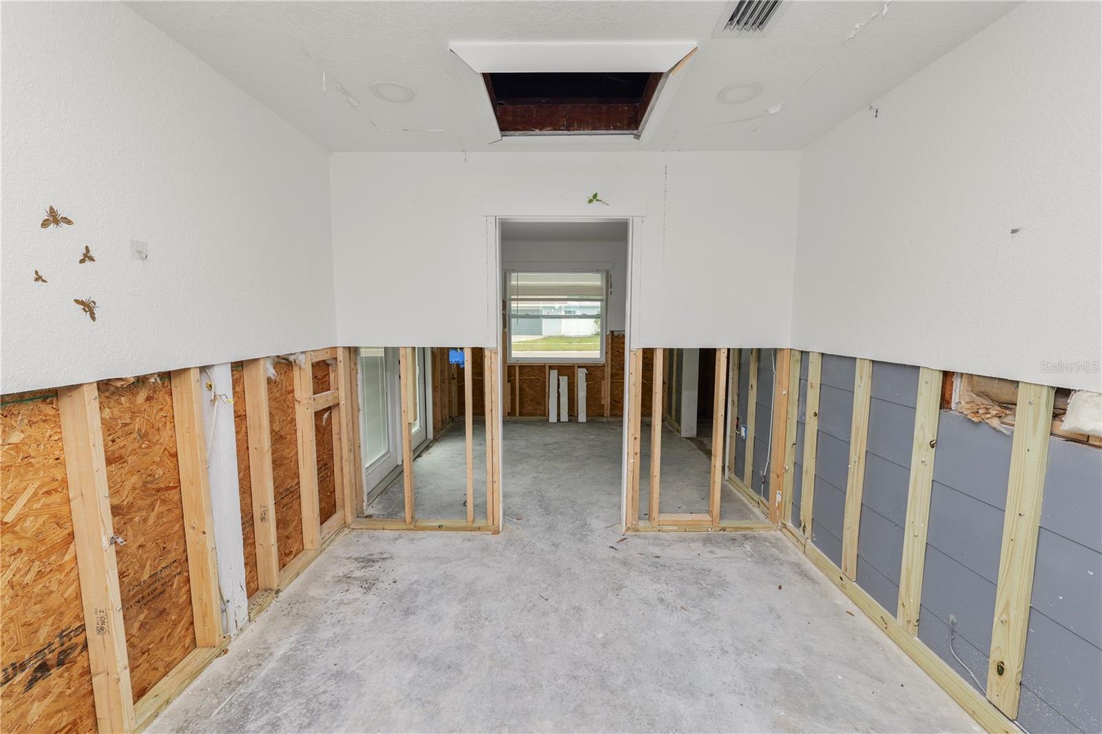 8100 OVERLOOK PL NE — photo 17