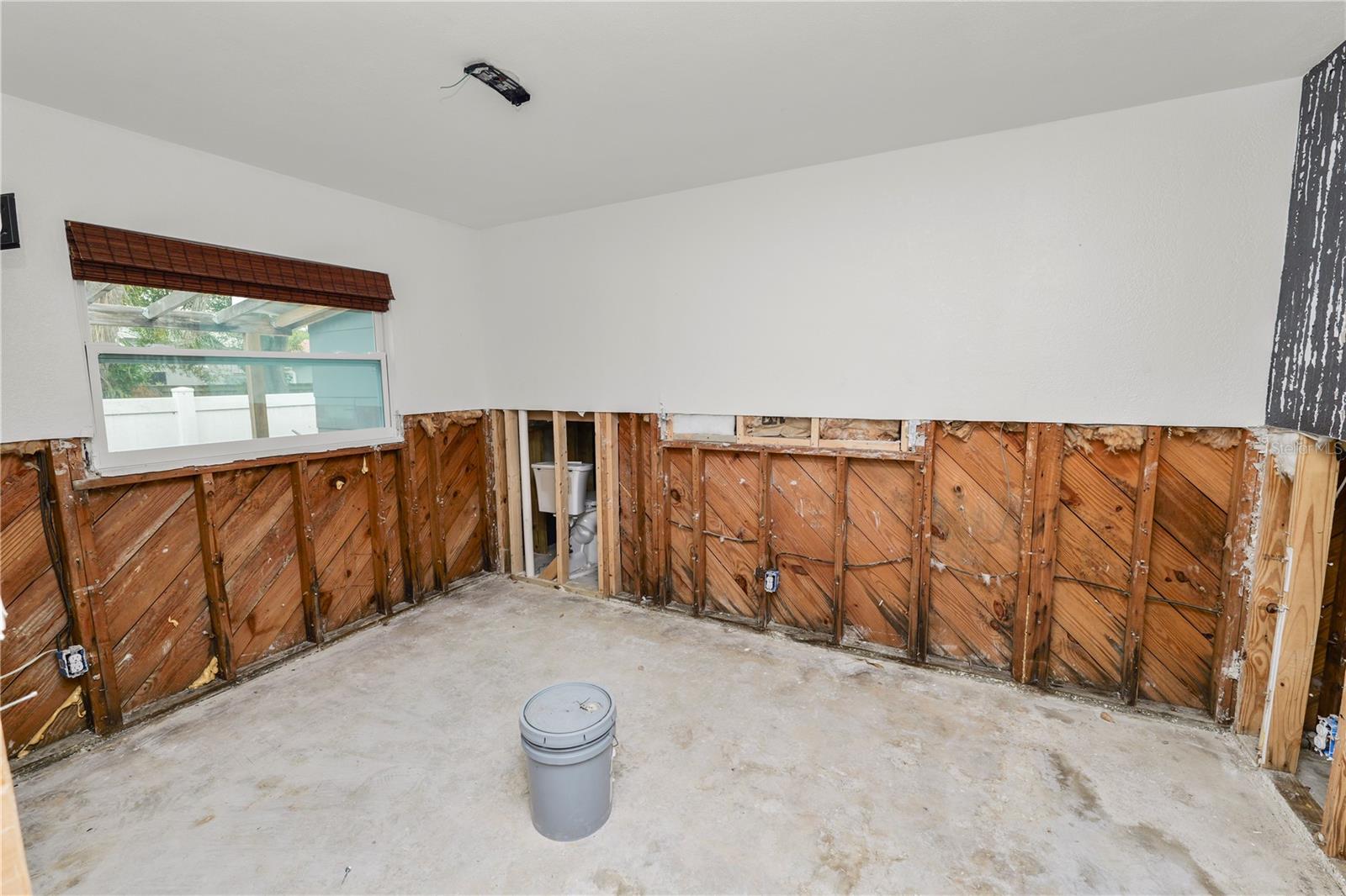 8100 OVERLOOK PL NE — photo 22