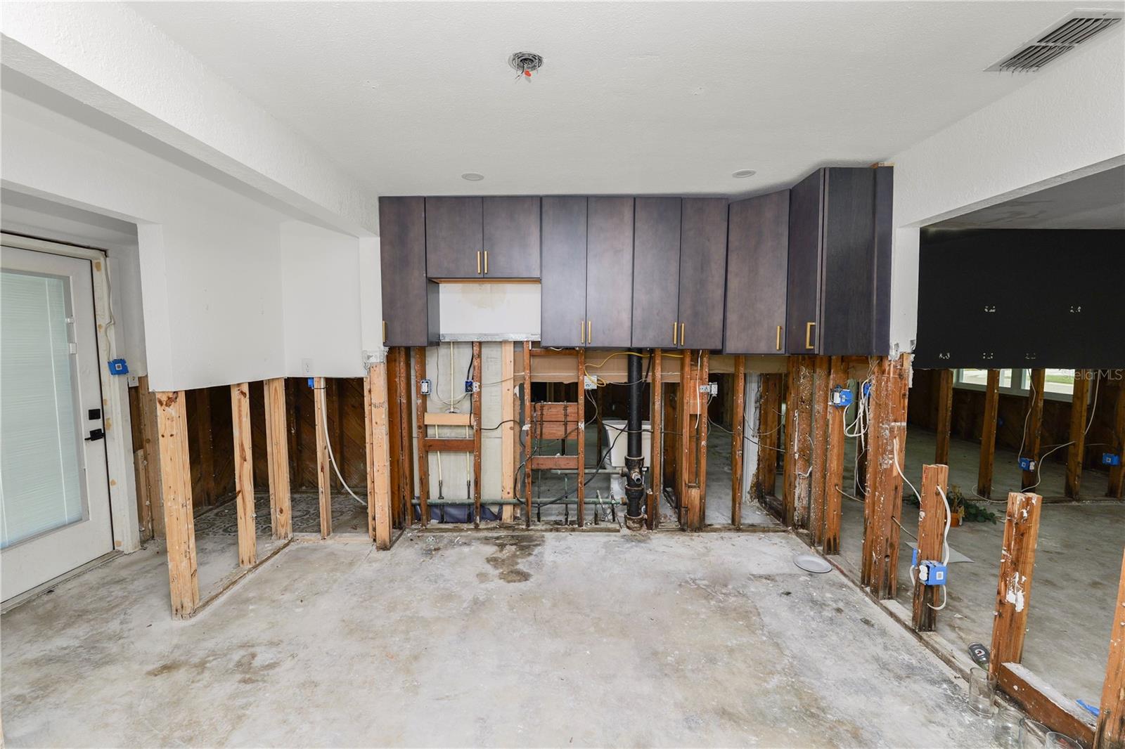 8100 OVERLOOK PL NE — photo 7