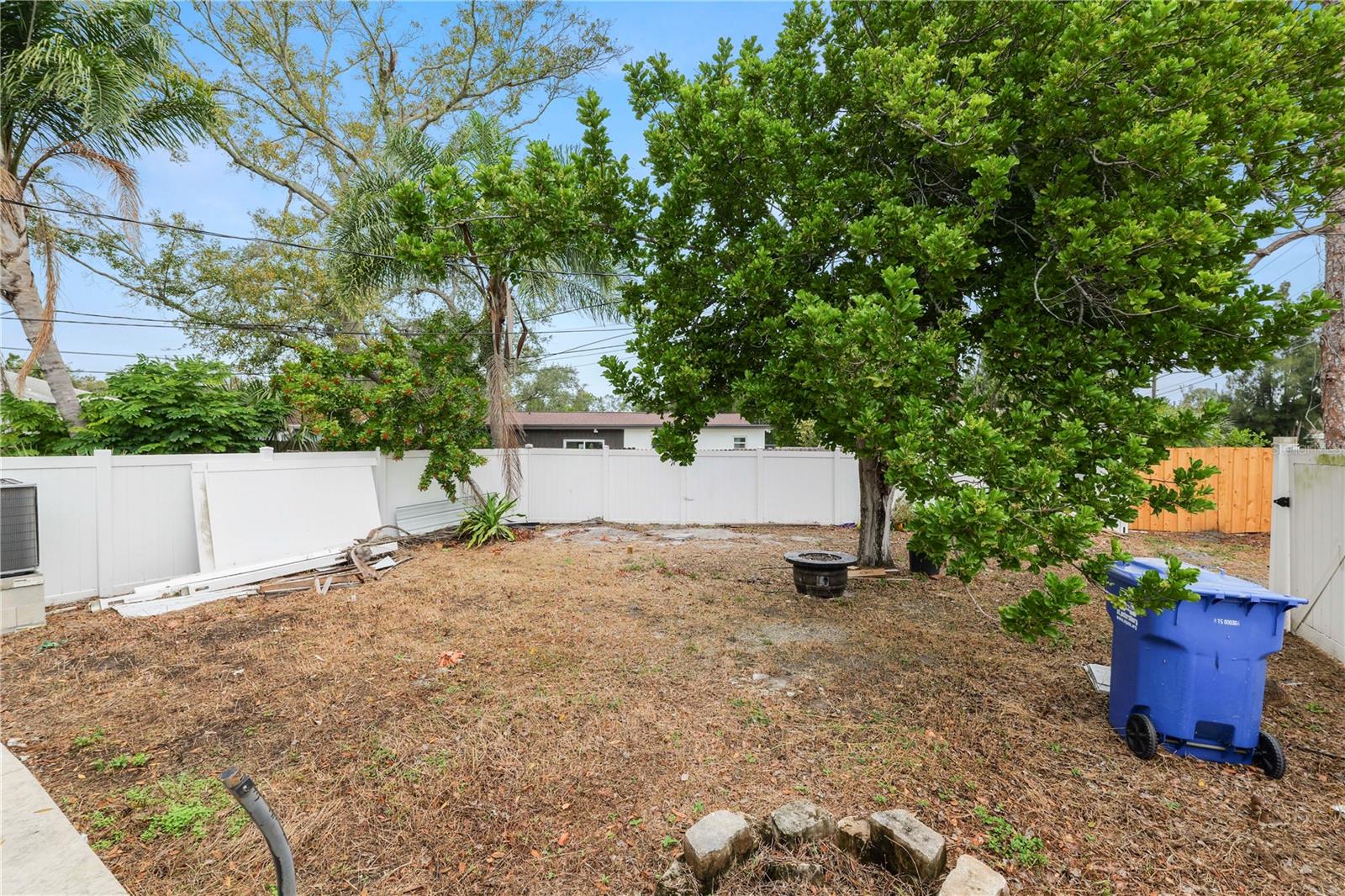 8100 OVERLOOK PL NE — photo 25