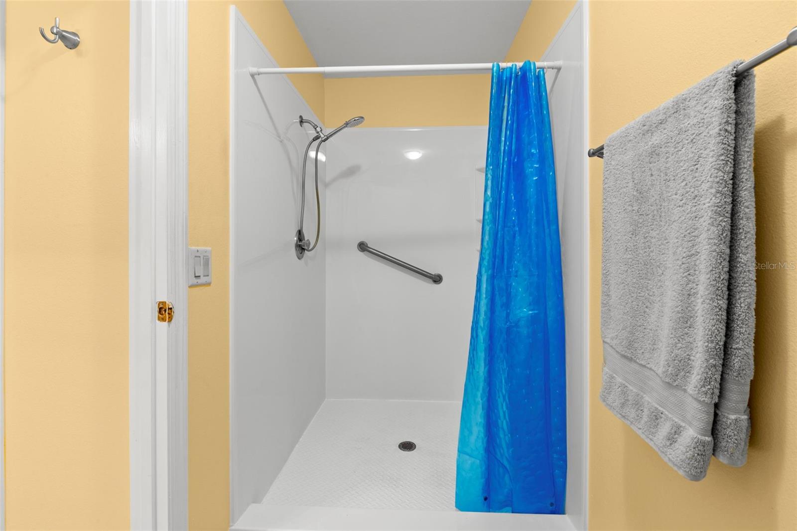 1013 CARAVEL CT — photo 21