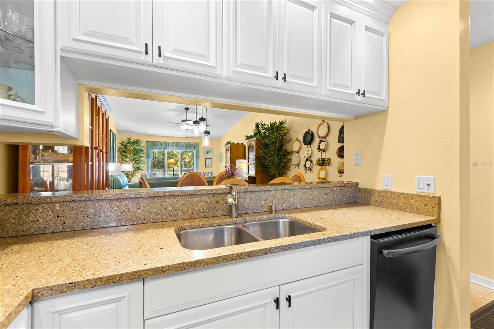 1013 CARAVEL CT — photo 11