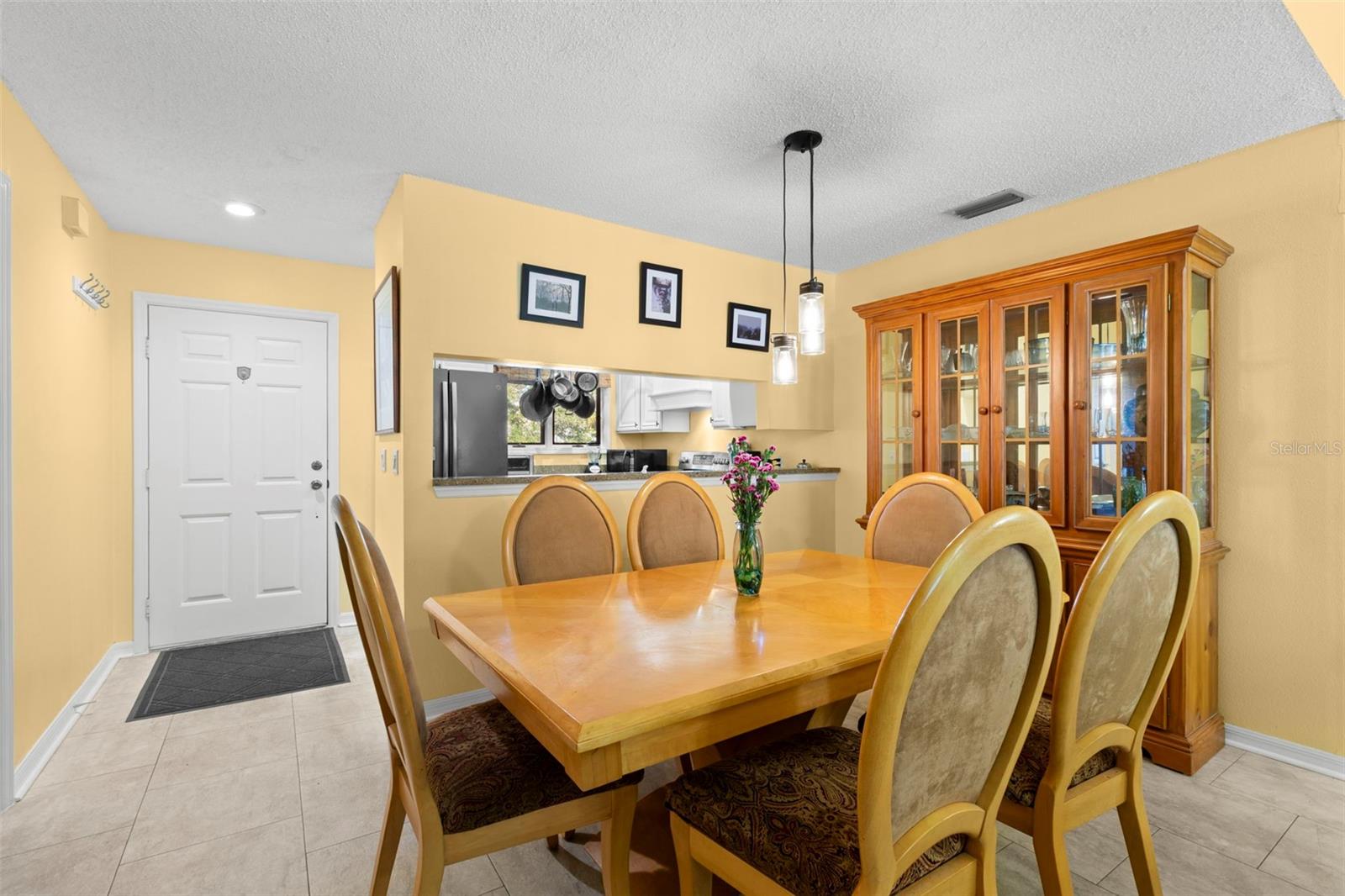 1013 CARAVEL CT — photo 8