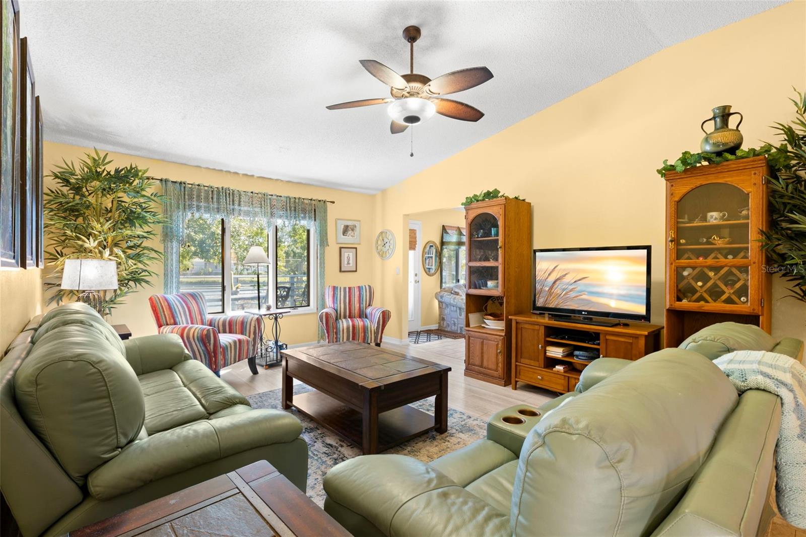 1013 CARAVEL CT — photo 5