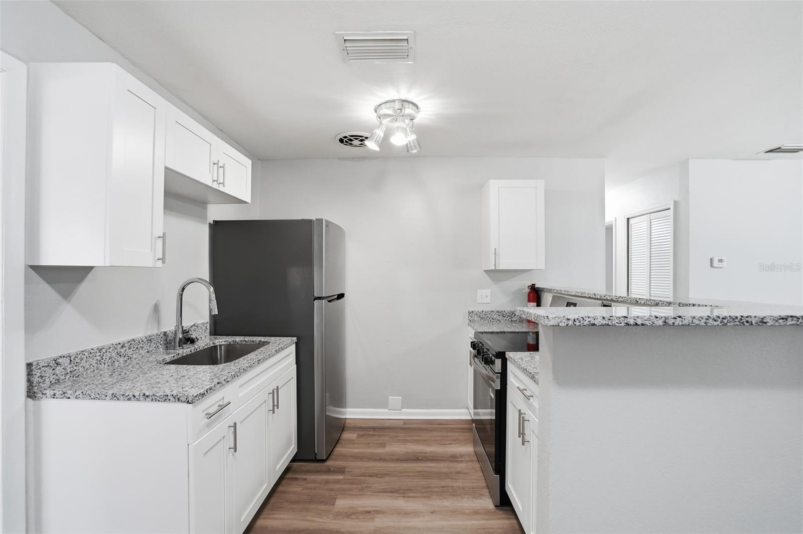 4410 W WYOMING AVE — photo 10