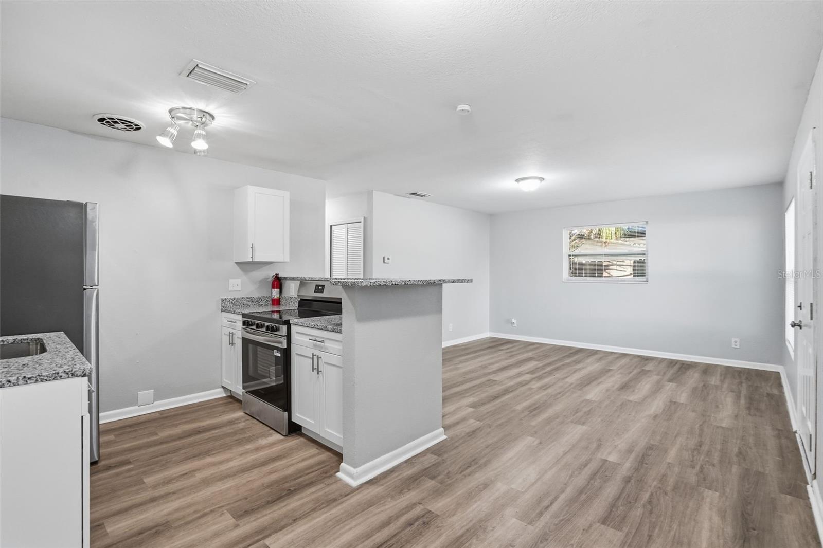 4410 W WYOMING AVE — photo 9