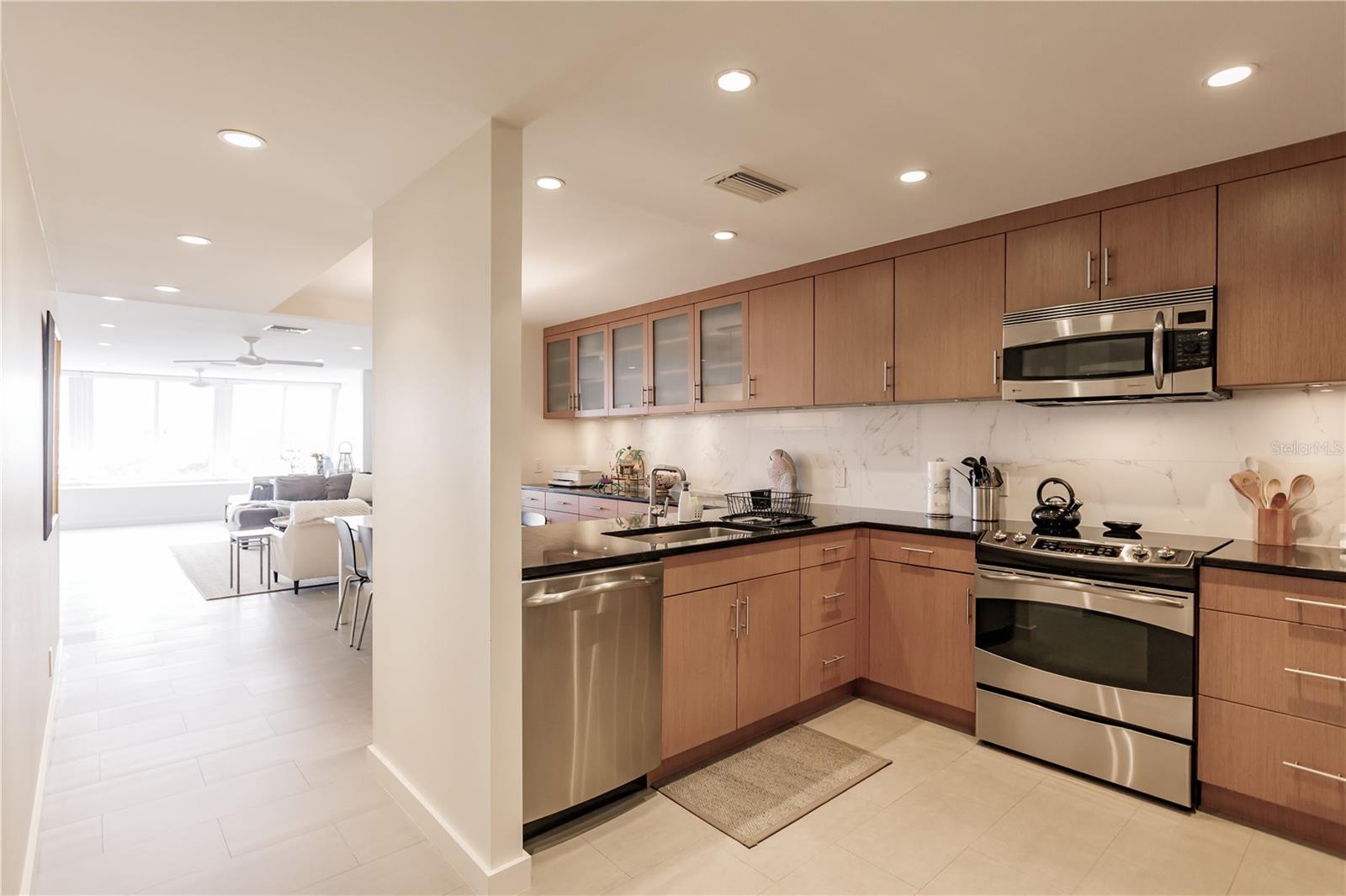 1200 E PEPPERTREE LN #402 — photo 3