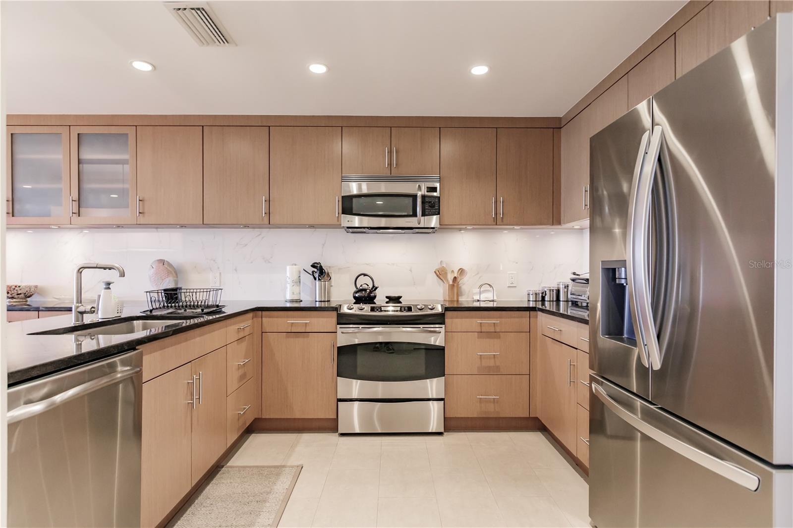 1200 E PEPPERTREE LN #402 — photo 7