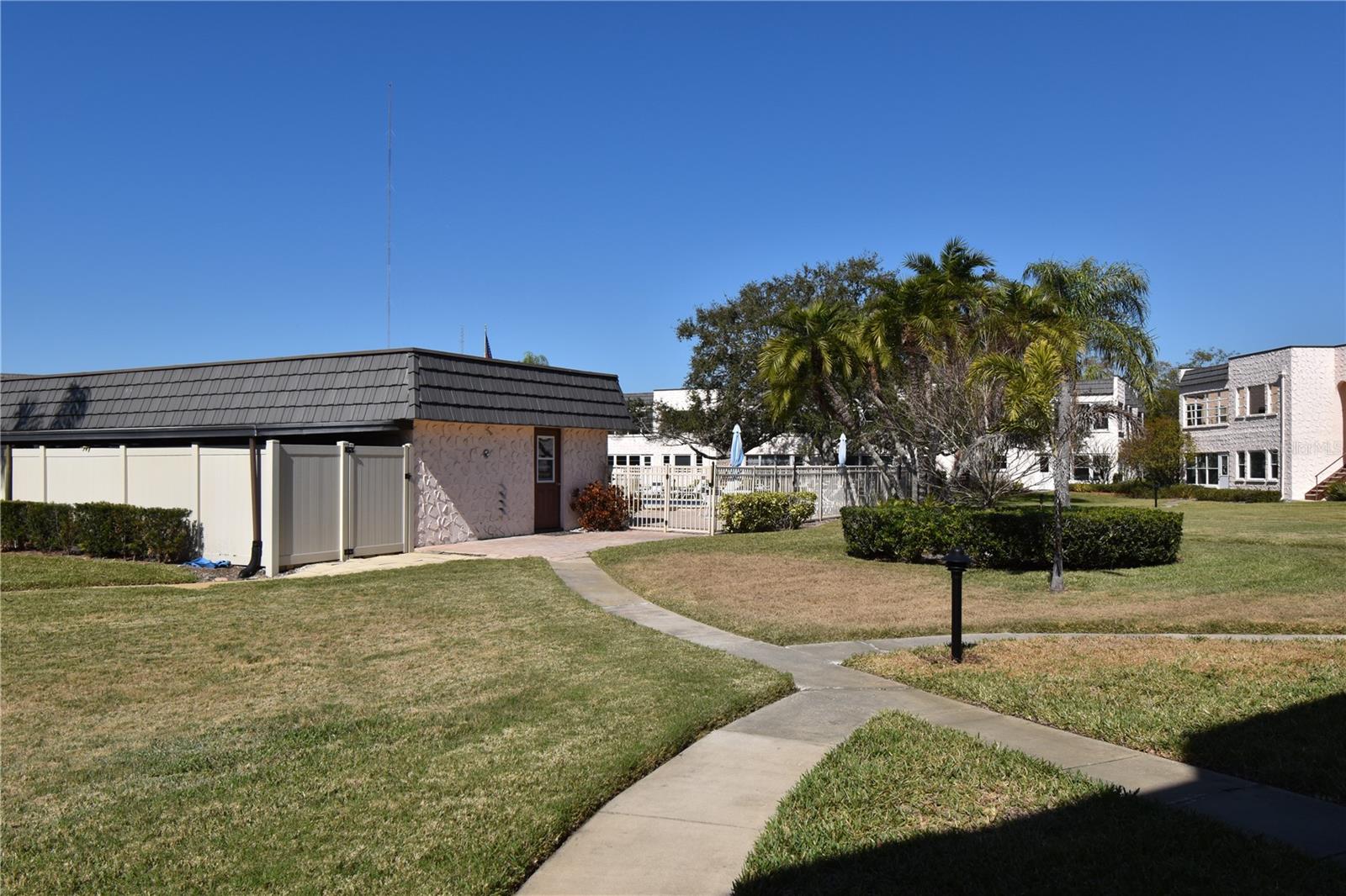 121 FERNWOOD CIR #121 — photo 32
