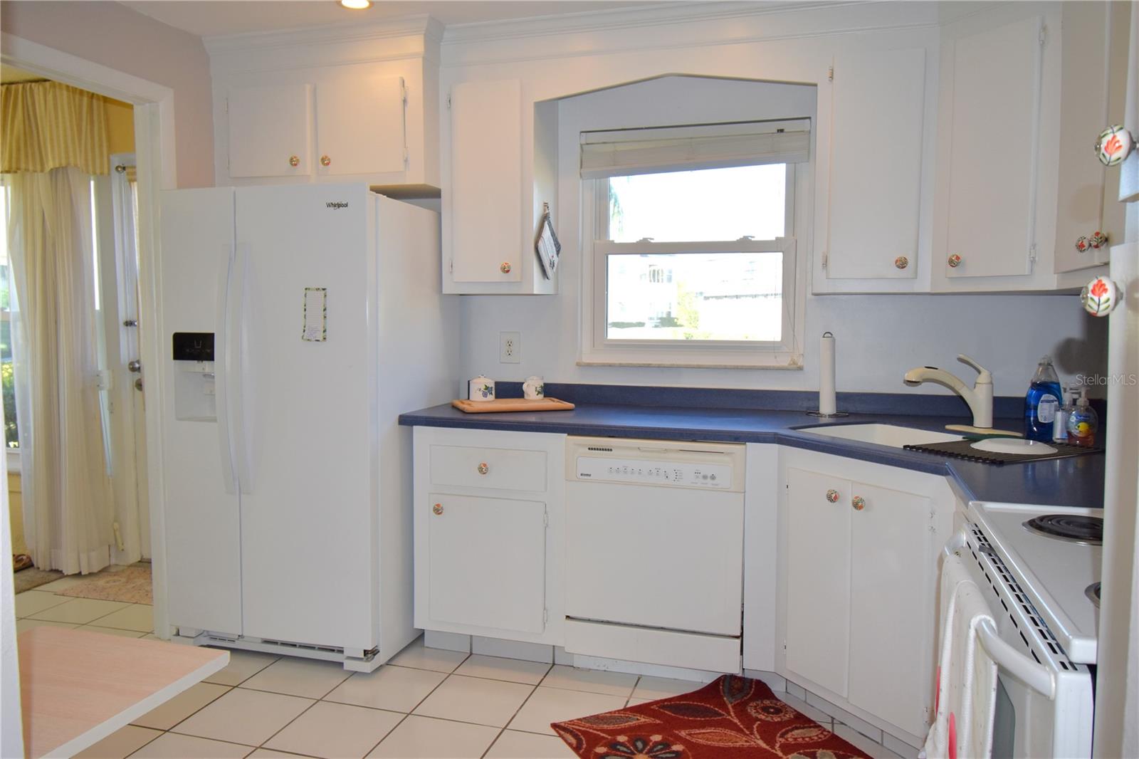 121 FERNWOOD CIR #121 — photo 19