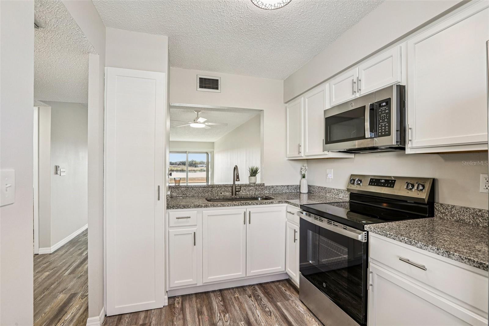 11120 CARRIAGE HILL DR #1 — photo 15