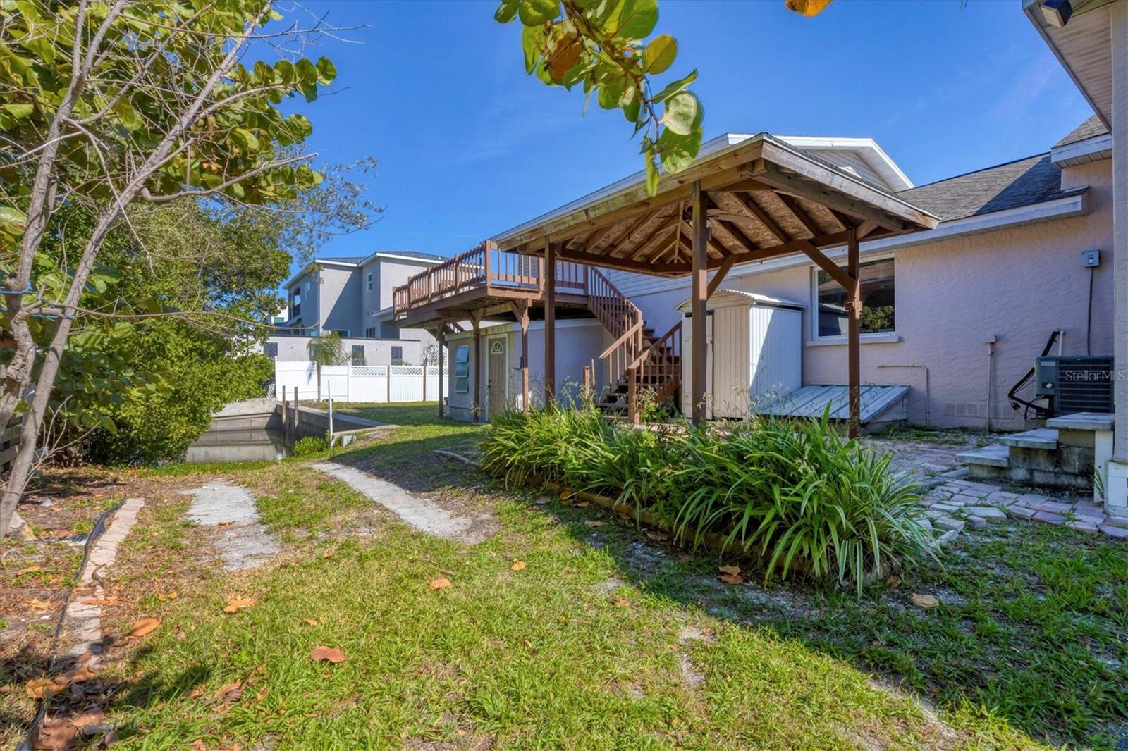 651 JUNGLE QUEEN WAY — photo 40